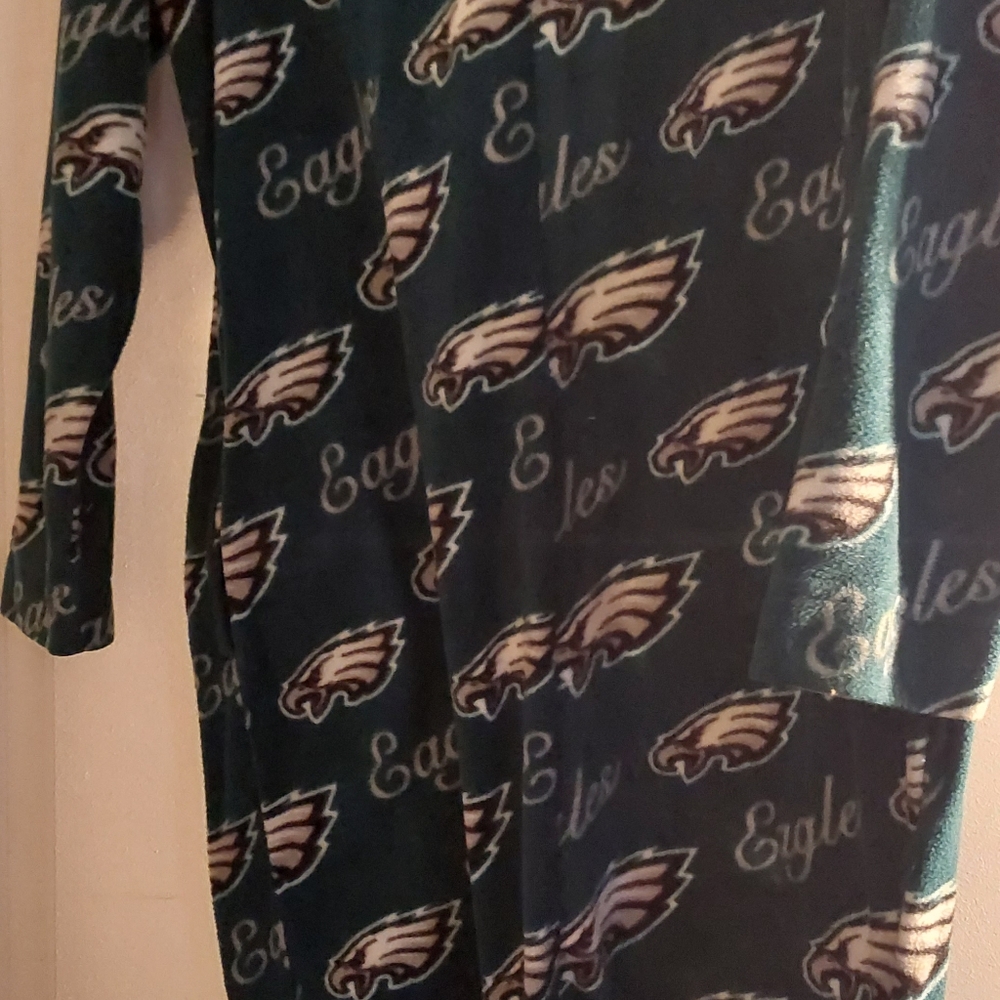 Eagles onsie - has pockets